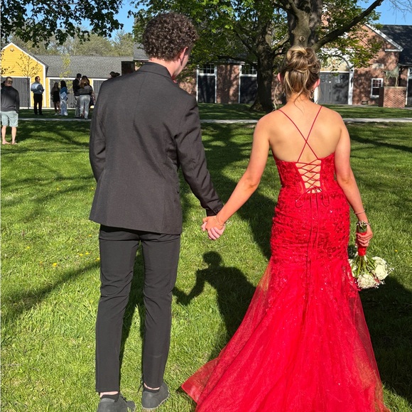 Elegant Red Lace Evening Gown - Picture 3 of 4